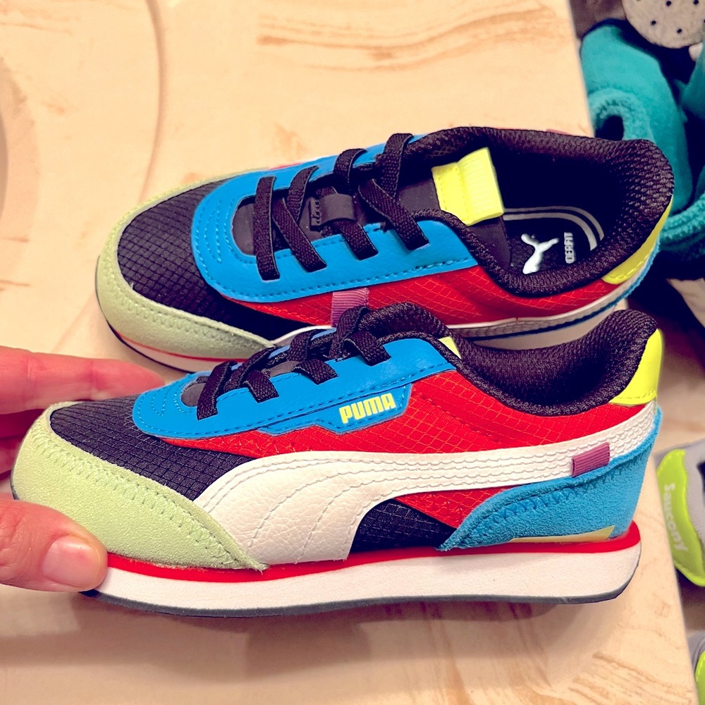 NWOT PUMA children’s tennis shoes